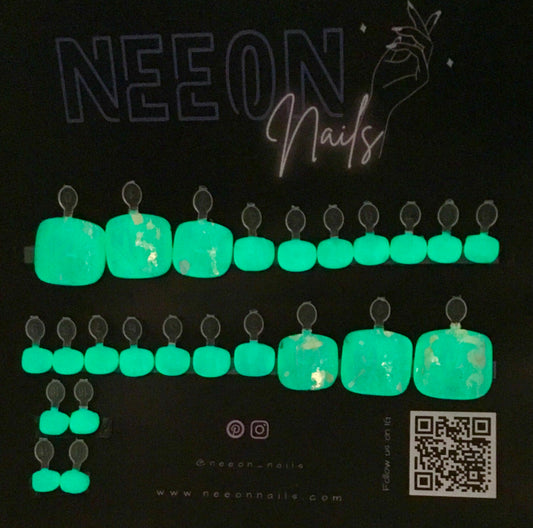 Electric Ocean Heart Glow Gel Toe Nails