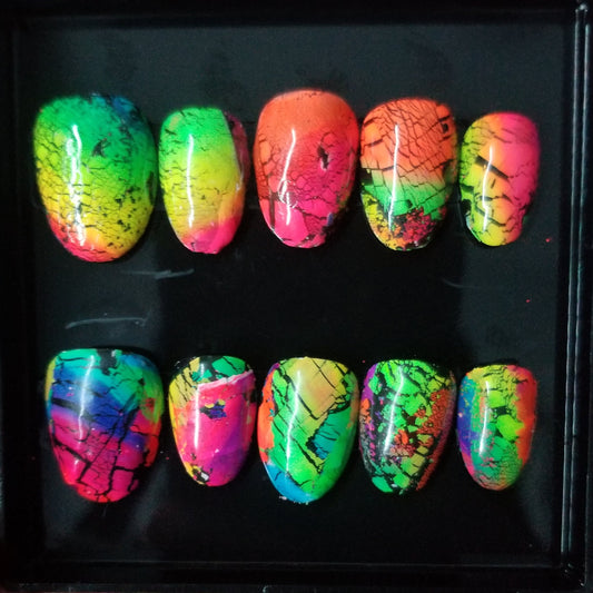 Crackle Design Gel Nails