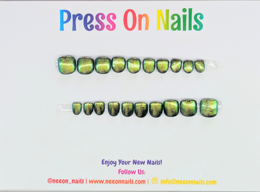 Merry Dancers Chrome Mini Gel Nails